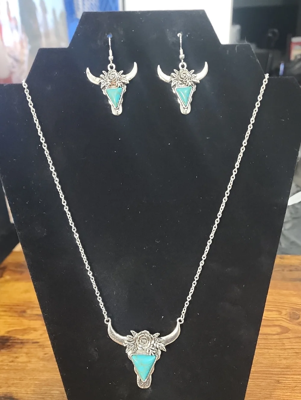 Vintage Western-style Turquoise Jewelry Sets, Which Are Composed Of Various Ele-